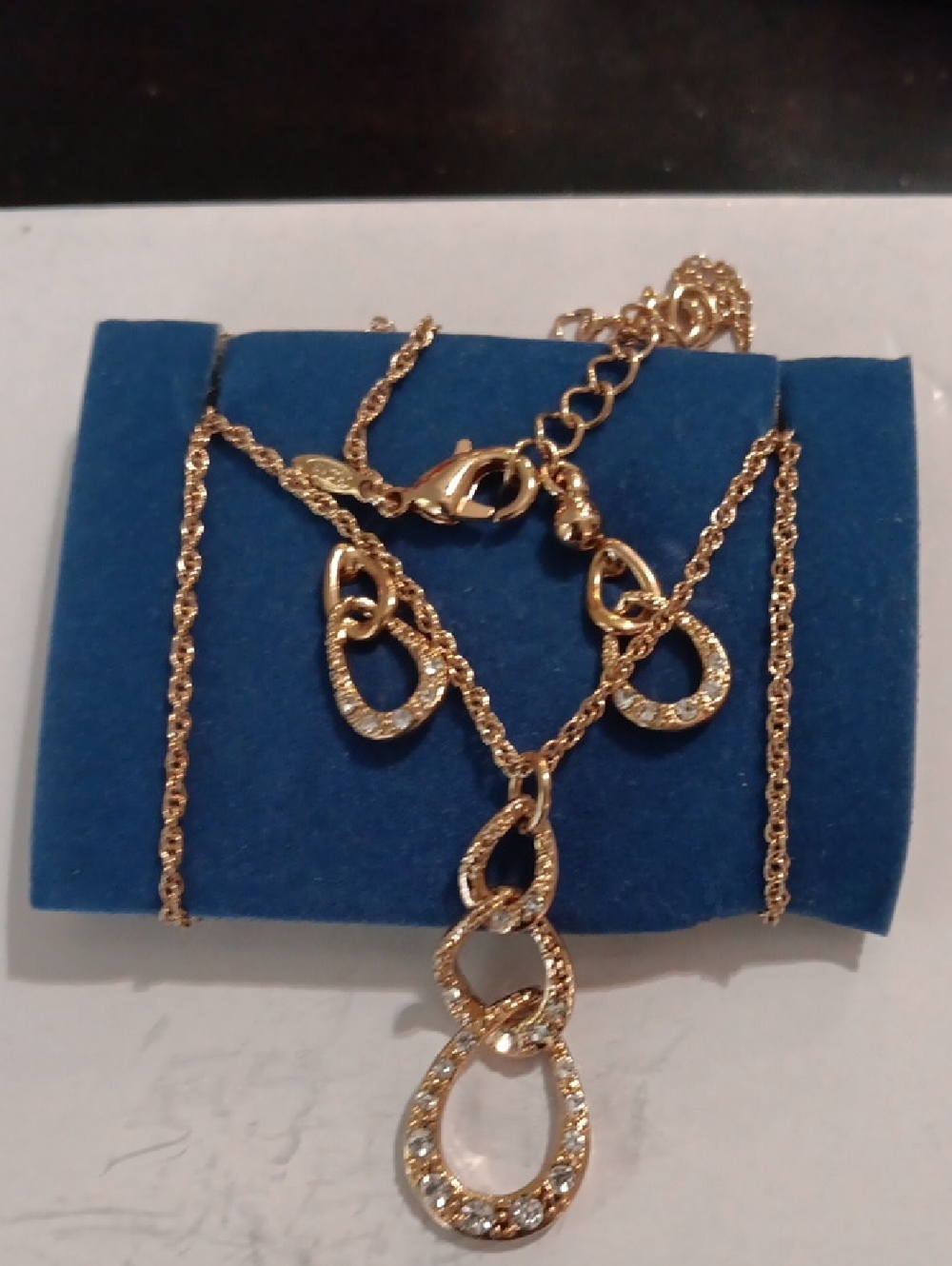 Avon Gold Tone Crystal Linked Teardrop Necklace And Errings Set